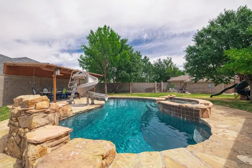 Right at Home-Midland Sprawling Ranch House with Pool Cabana and Playground - Bintang 4