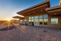 Private pool w/ slide, hot tub, and firepit! Near National Parks! - Pool