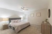Newly furnished 1 story + Office Desk in Woodlands