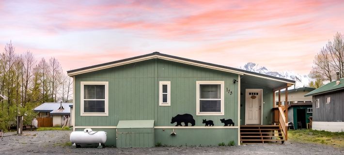 Klondike Cottage || 3 bed 2 bath バルディーズ＝コルドヴァのホテル