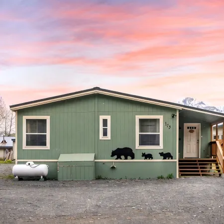 Klondike Cottage || 3 bed 2 bath