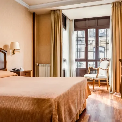 Hotel Alcomar Hotels in de buurt van San Pedro Church