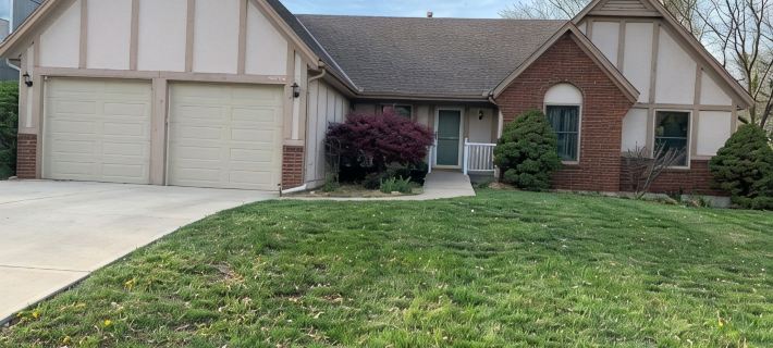 Peaceful 3-bedroom accessible ranch home with AC, WiFi in Eastside Olathe. オレイサのホテル