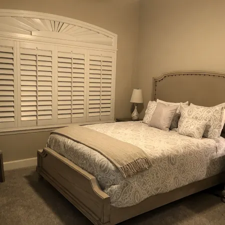 Luxury 4 Bed,  4 Bath with Heated Pool, Spa Outdoor Kitchen & Putting Green