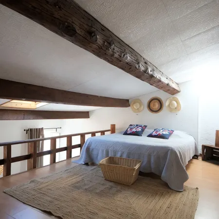 Rare Cassis duplex apartment, 5 minutes from the beach and port on foot