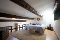 Rare Cassis duplex apartment, 5 minutes from the beach and port on foot