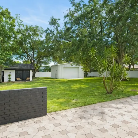 Luxury Villa with Heated Saltwater Pool & Spa, Mini Golf, BBQ, 5 Mins to Beach