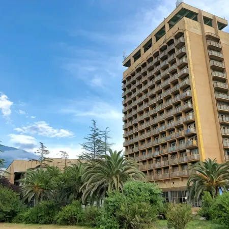 Amza Park Hotel