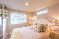 Rainforest Retreat Tiny Home: Bohemian Cottage