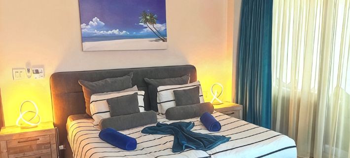 Gorgeous Eagle Beach 4-bedroom Condo with surround balcony and fitness room 이글비치 호텔