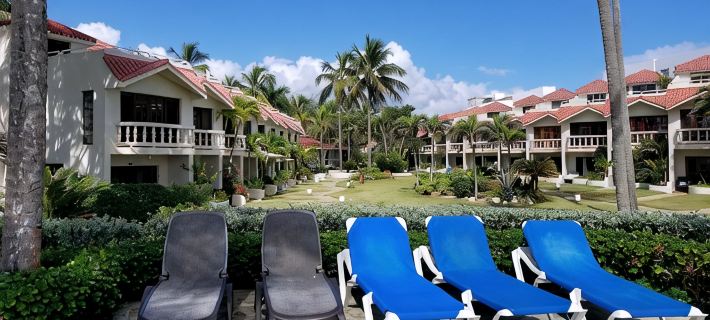 Beach front condo! Best spot to kite!! Beach lovers paradise! Nanny Estates Hotels in Cabarete