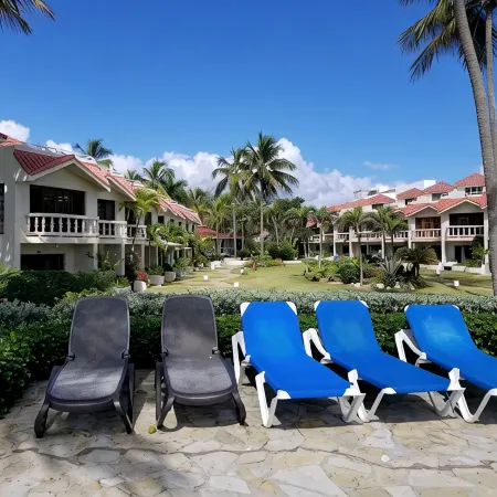 Beach front condo! Best spot to kite!! Beach lovers paradise! Nanny Estates