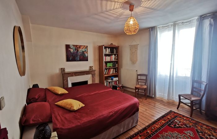 House near town center with garden and terrace