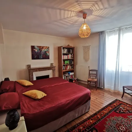 House near town center with garden and terrace