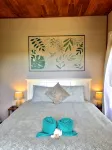 Birdwatcher’s Base in Monteverde – 2Br + Balcony, Walk to Curi-Cancha Reserve