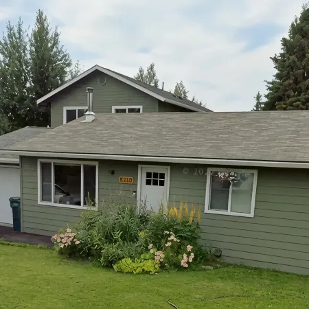 Cozy City Stay - 3bdrm near Airport