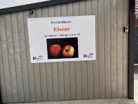 "elstar" - Barrierefreies Ferienhaus mit Carport Terrasse Netflix Free Wifi 梅彭住宿飯店