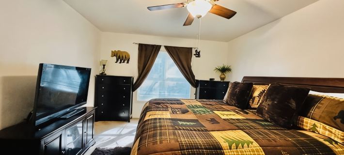 Treetop Cabin - Sleeps 9, Sauna, Game Room, Fire Pit, Smoker & Dual Grill, Views Hotels in Massanutten