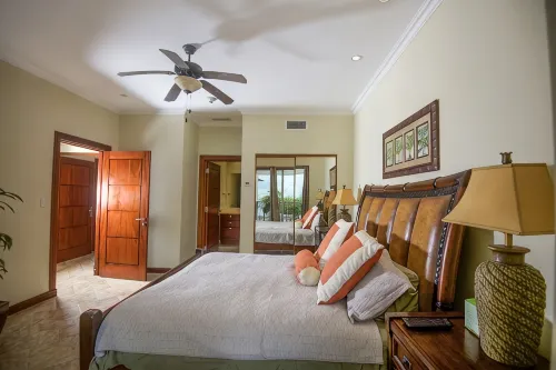 Luxury 3 Bedroom/3.5 Bath Condo overlooking Jaco Beach. - gimnasio