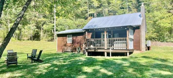 Creekside Cabin in Hocking Hills. Hot Tub + Large Private Yard. Dog-friendly! Hôtels à&nbsp;: Comte de Hocking