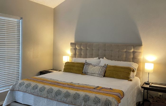Sunrose Cottage - Fresh & Clean - King Suite + free Wifi - Pet Friendly