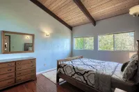 Oyster Beach Retreat - Mt. Rainier Views + Kayaks + 4-bedroom waterfront house! - Beach