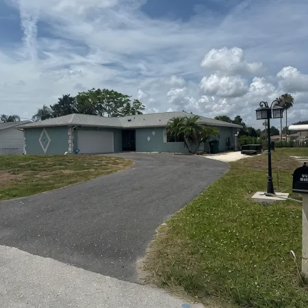 Waterfront 3 bedroom, 2 bath with direct Gulf Access and dock in Crystal River