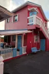 You won’t forget your time in this romantic Tiny House w/ pool. Gated & Keyless!