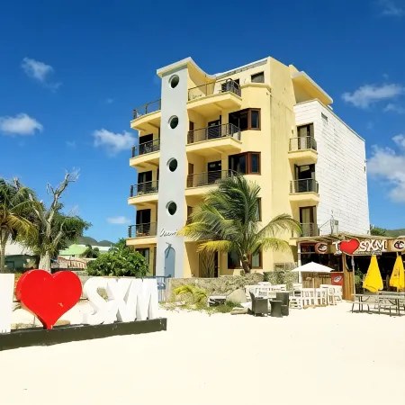 Luxury Beachfront 2 Bedroom Condo In The Heart Of Philipsburg/Great Bay