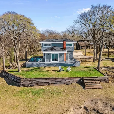 Rare Modern Beachfront Lake House on Lewisville Lake with Hot Tub, Deck & BEACH