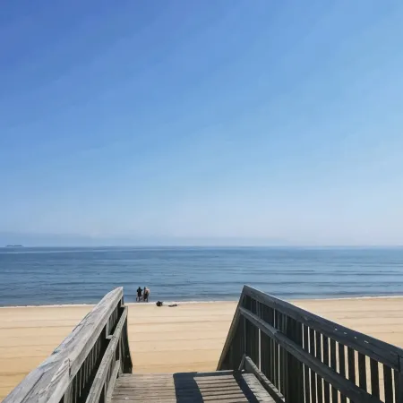 Sweet Retreat! Cozy 2 Bed & Bath By the Beach