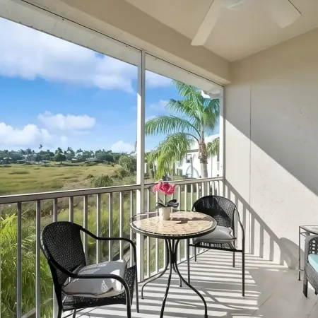 -Sunny Naples Charm-Your Perfect Naples Getaway!