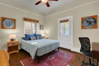 Historic Adobe Off 4th Ave, Near the U, Private Yard, Dogs OK! - Bungalows