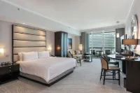 Fontainebleau III Sorrento OceanView Suite Free Valet & Spa Pass No Resort Fees! - Private Pools
