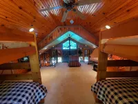 FORD'S CREEK CABIN: Secluded Lakefront Rock Cabin in the Woods-Big Lake View - Hytter