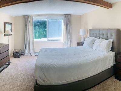 Jay Peak 3 Bedroom Trailside Condo. Closest Walk to Ice Rink and Water Park!!