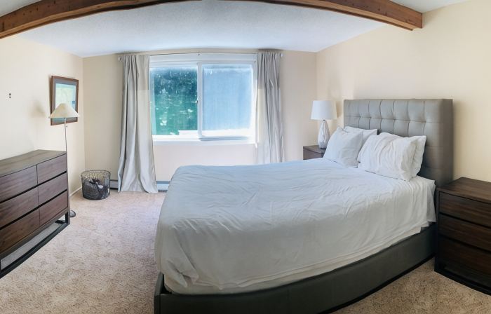 Jay Peak 3 Bedroom Trailside Condo. Closest Walk to Ice Rink and Water Park!!