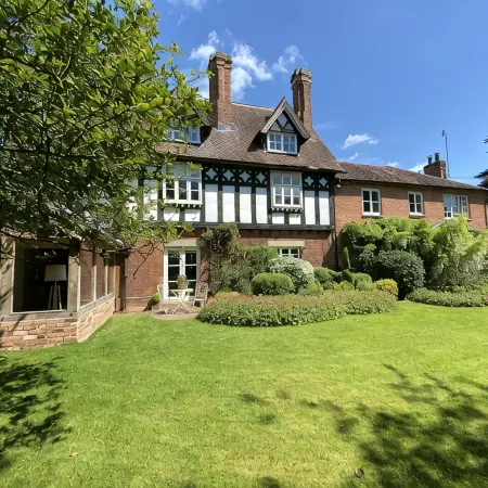 Luxury Coach House in beautiful rural village, scenic walks & 3 miles to Ledbury