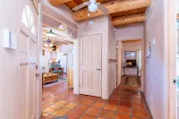 Walk to Plaza From 2/2 Adobe bungalow - 4 Yıldız
