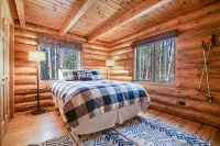 LodgeLife Springbrook - Unwind in Nature Lux Log Cabin in the Heart of Adventure - Chalets