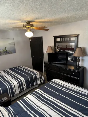 LAKEVIEW CONDO, only 3 steps into condo! Onsite parking and access to the lake. - Homestays