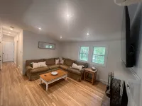 Newly Renovated 3 Bedroom, 1.5 Bath Rental in Hyannis, 1.5 miles to beach - โฮมสเตย์