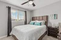 Close to Airport! Newly updated home! Great neighborhood! - Homestays