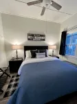 Downtown Cozy Cottage, two blocks from downtown and new! - 4-نجوم