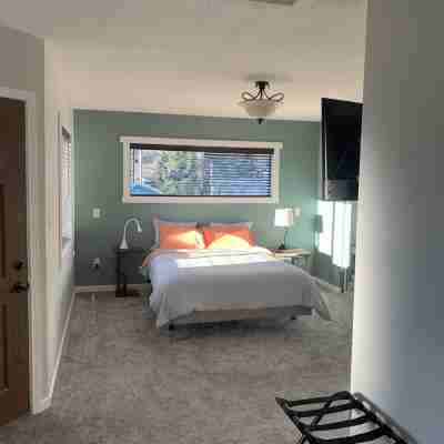 A-ViewCome stay with us in fall, winter and spring. Rooms