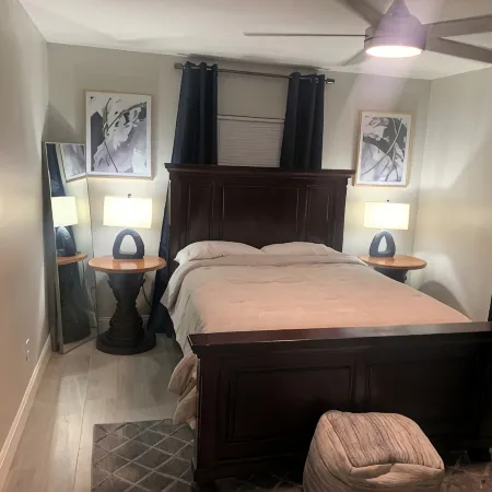 The Chic Getaway: 2BD/1BA Q Beds w/ Smart TVs