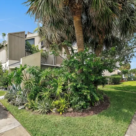Beachside Modern Wellness Villa with Spacious Patio, Walk to the Beach