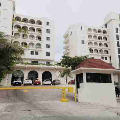 Oceanfront 2Br Villa for 6 -  3 Bathrooms - Walk to la Isla & Beach Hotel Exterior
