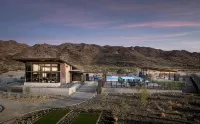 South Mountain Luxury Retreat - New & Modern Hotels in South Mountain