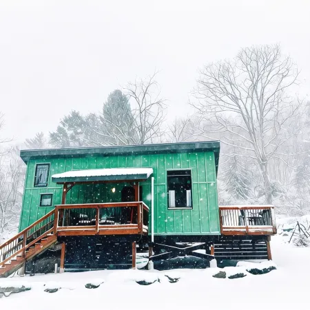 The Tiny House @ Deep Creek Lake - centrally located to everything Deep Creek